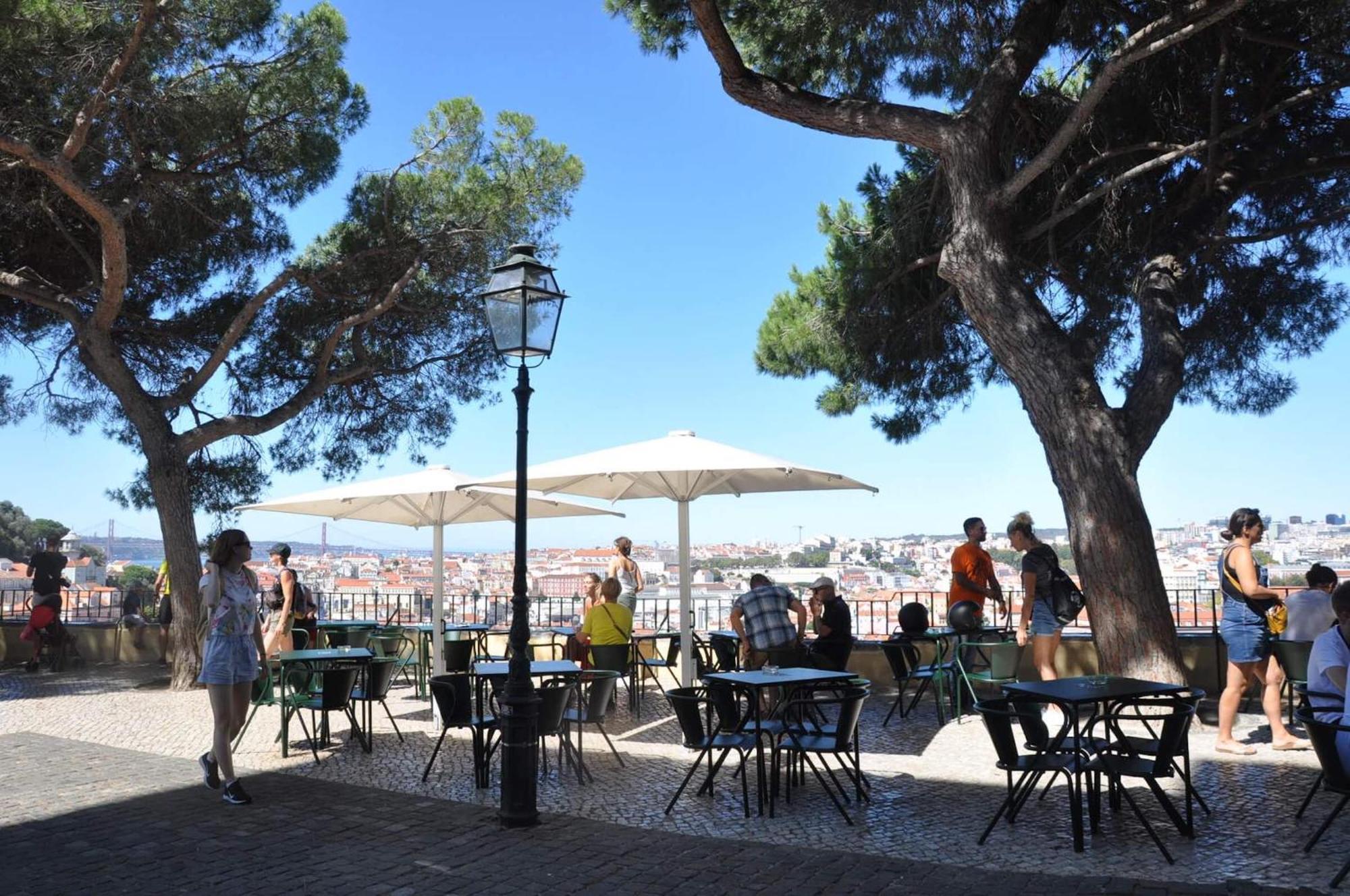 Апартаменты Costa Do Castelo Terrace, Em Rua Dos Lagares 8 Лиссабон Экстерьер фото